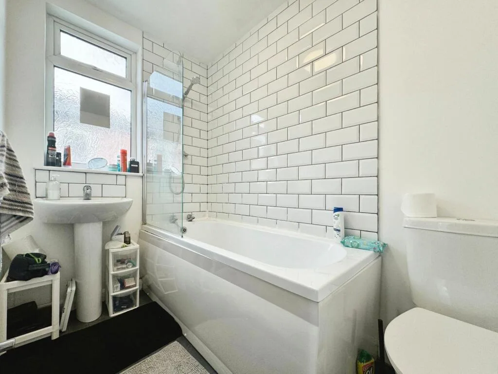 3 bedroom end of terrace house for rent