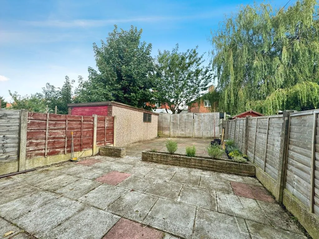 3 bedroom end of terrace house for rent