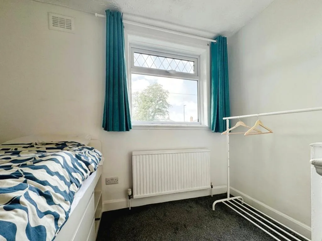 3 bedroom end of terrace house for rent