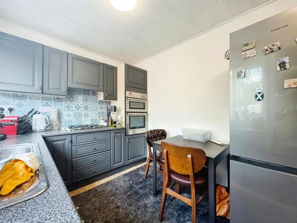 3 bedroom end of terrace house for rent
