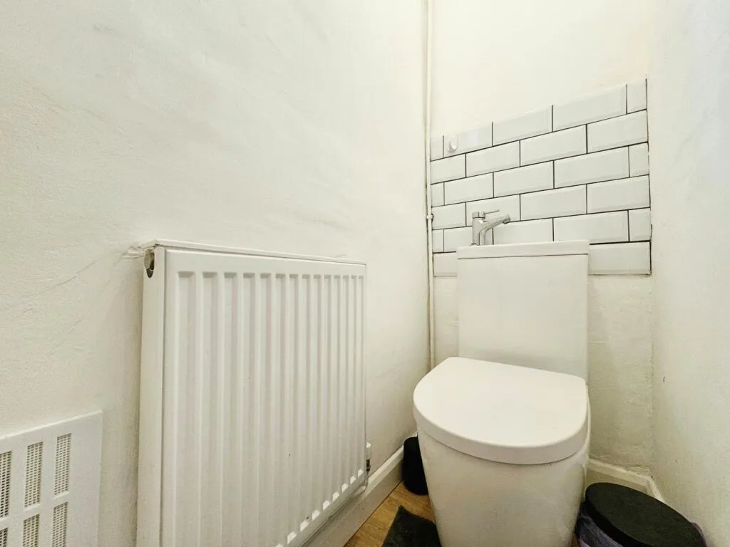 3 bedroom end of terrace house for rent