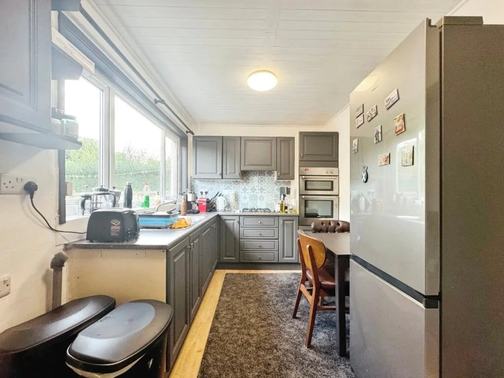 3 bedroom end of terrace house for rent