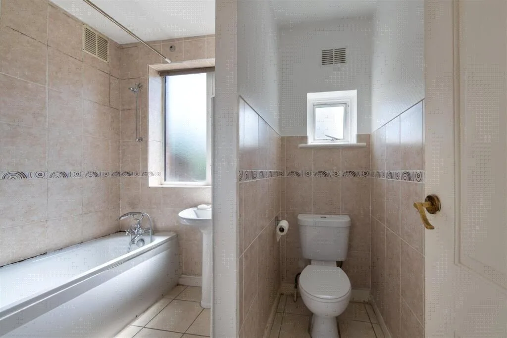 3 bedroom semi-detached house for rent