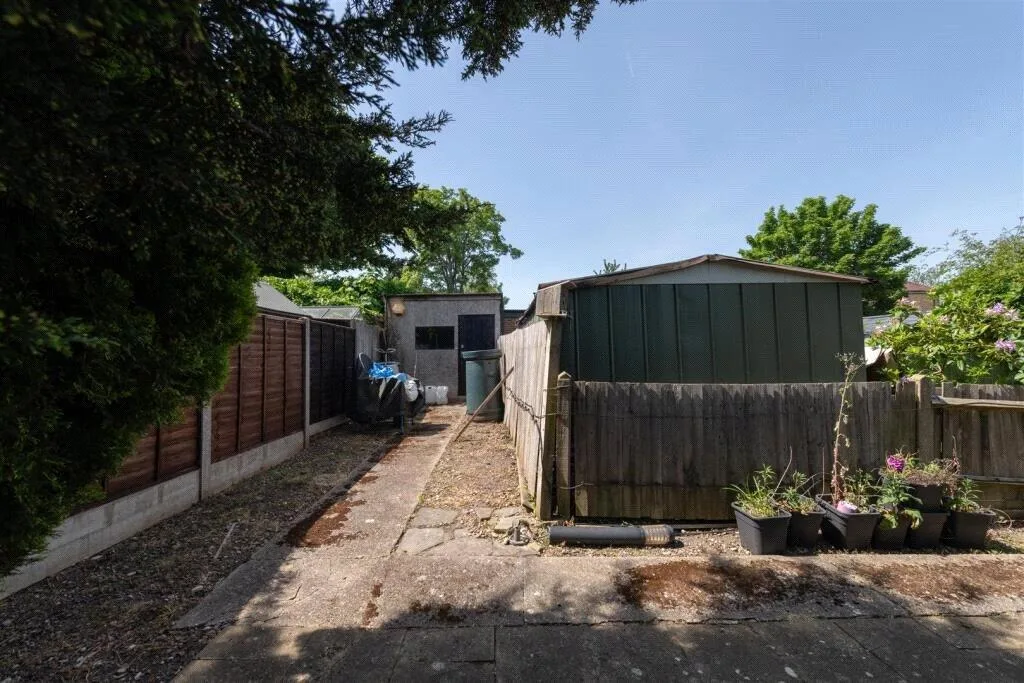 3 bedroom semi-detached house for rent