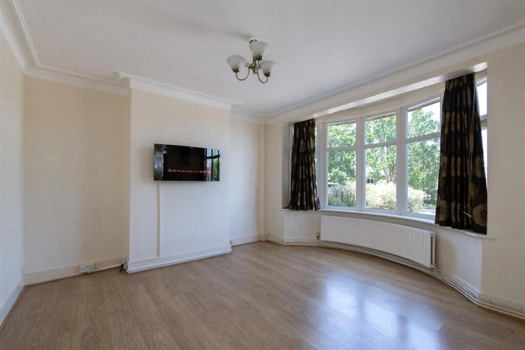 3 bedroom semi-detached house for rent