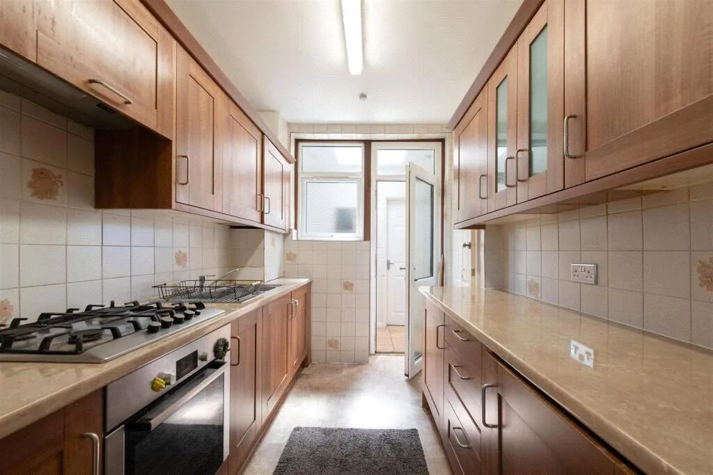 3 bedroom semi-detached house for rent