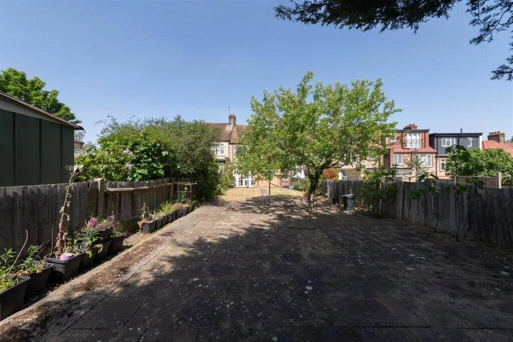 3 bedroom semi-detached house for rent
