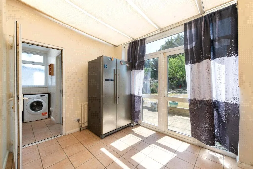 3 bedroom semi-detached house for rent