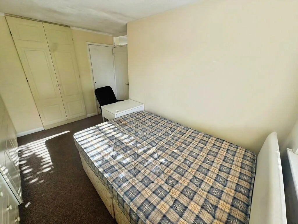 3 bedroom semi-detached house for rent