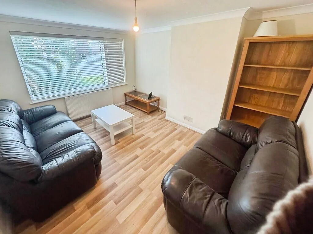 3 bedroom semi-detached house for rent