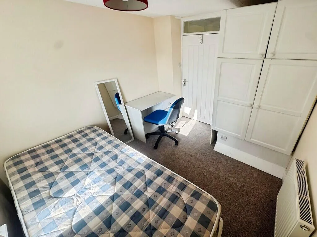 3 bedroom semi-detached house for rent