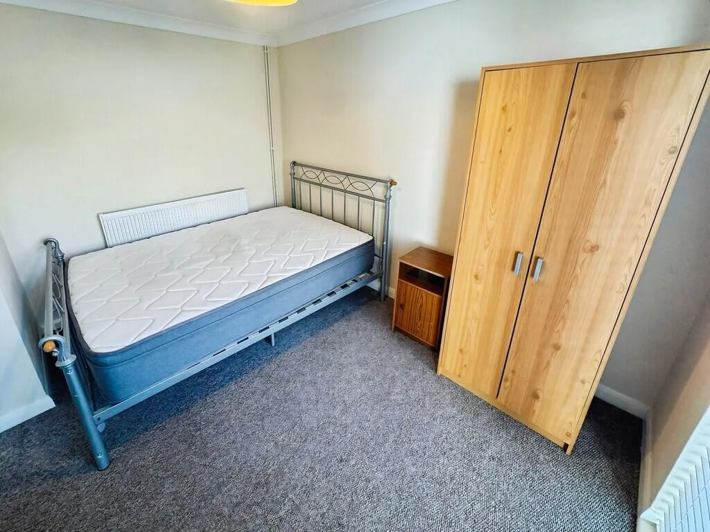 3 bedroom semi-detached house for rent