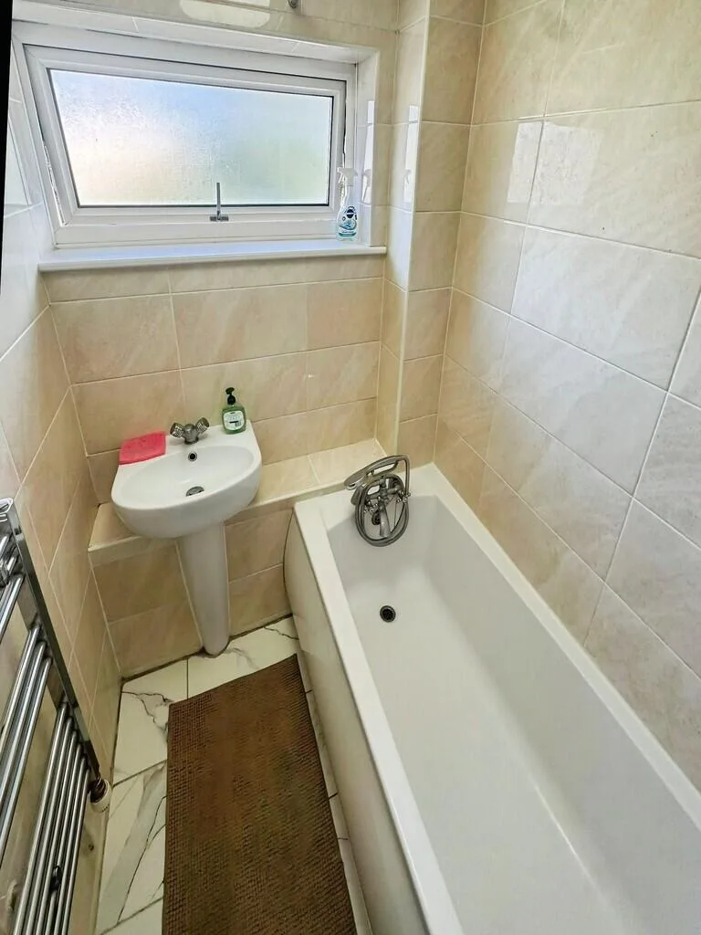 3 bedroom semi-detached house for rent