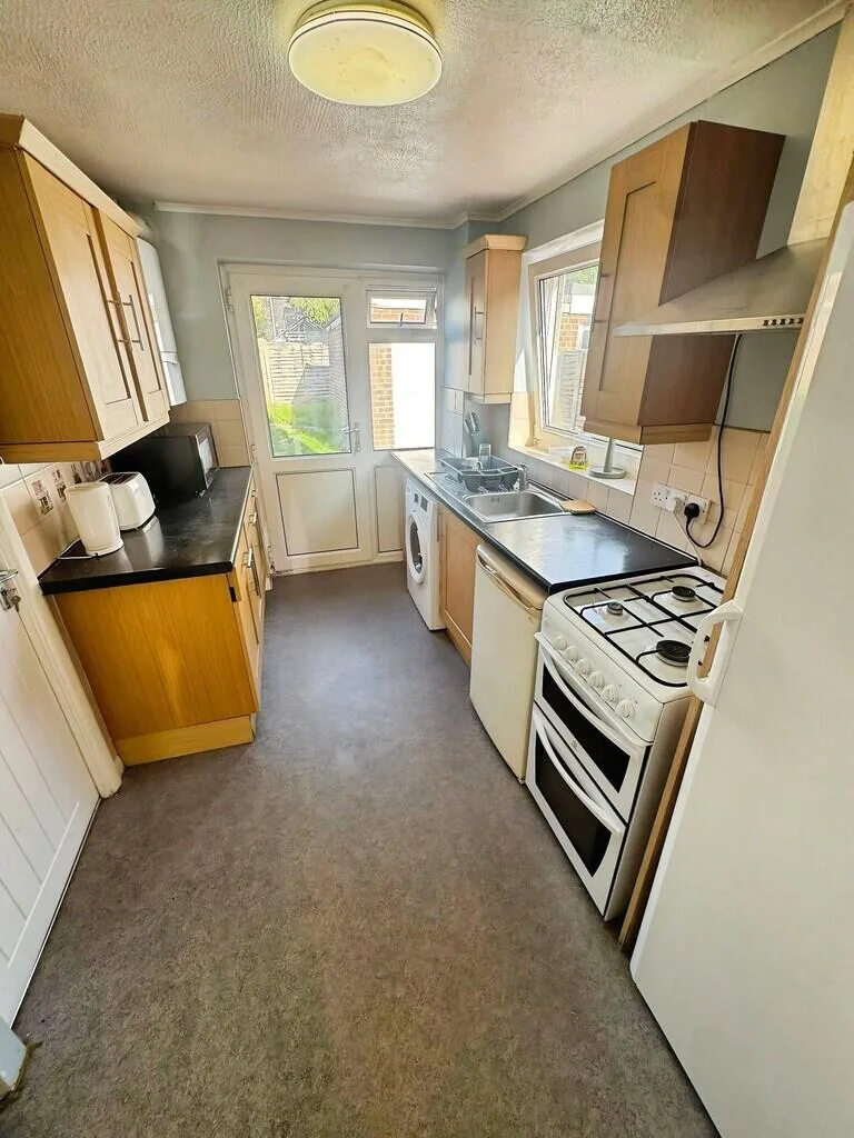 3 bedroom semi-detached house for rent
