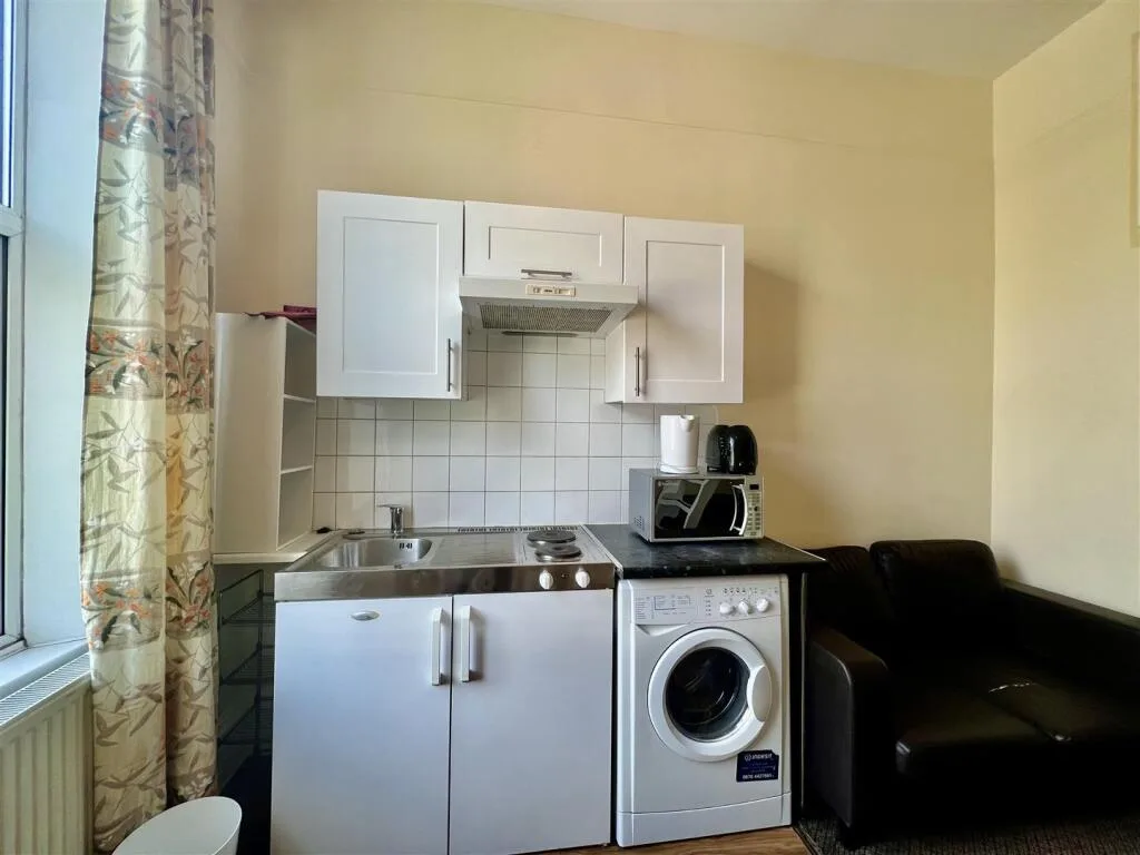 Studio flat for rent