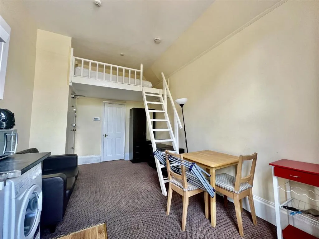 Studio flat for rent