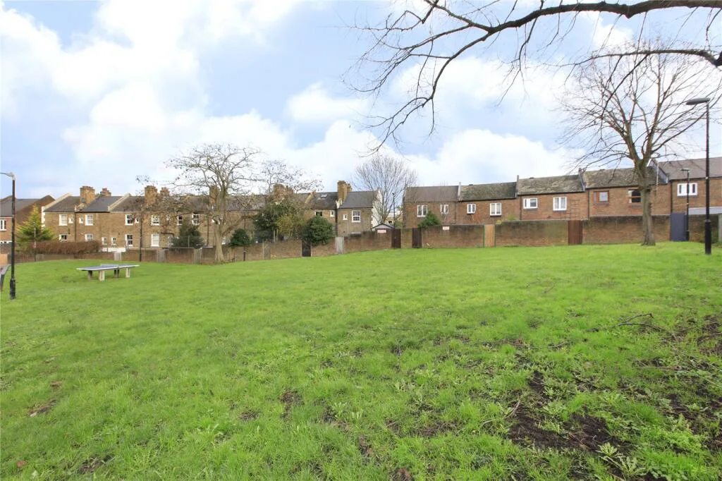 2 bedroom maisonette for rent