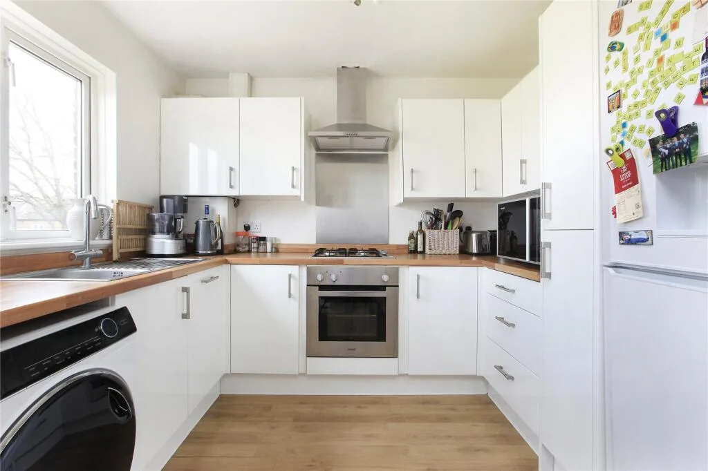 2 bedroom maisonette for rent