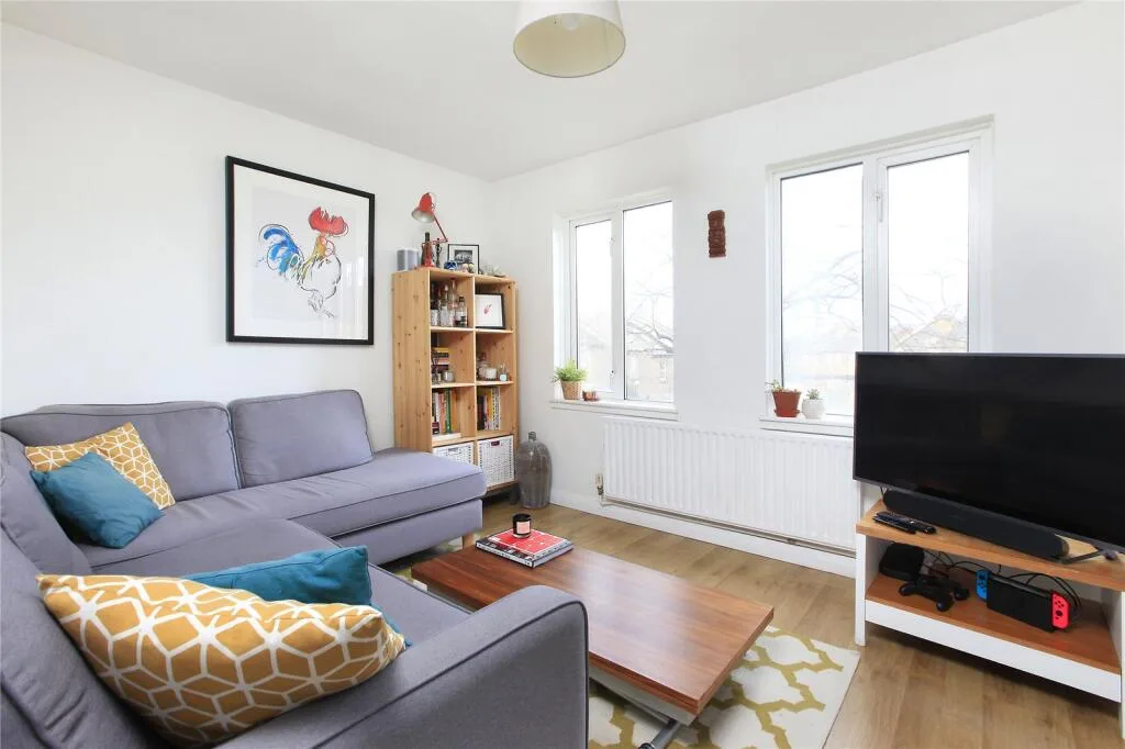 2 bedroom maisonette for rent