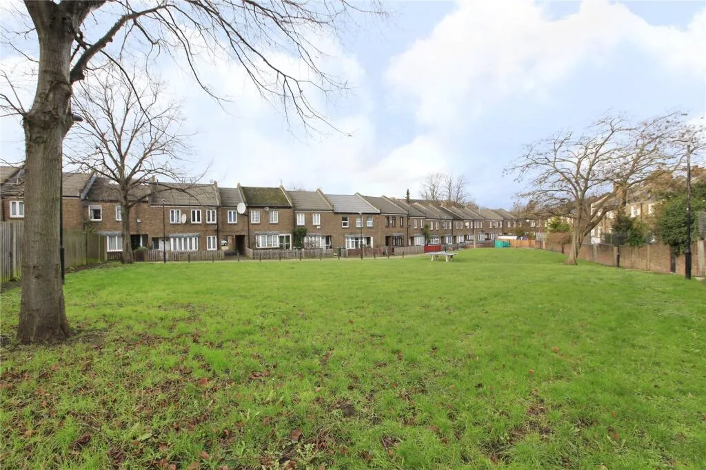2 bedroom maisonette for rent