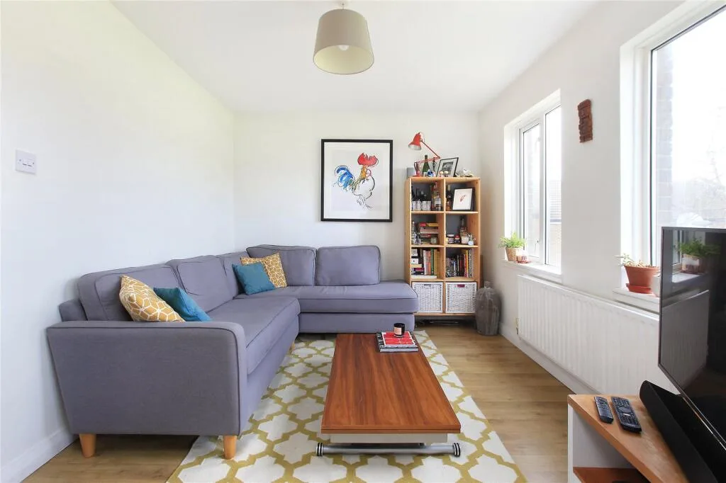 2 bedroom maisonette for rent