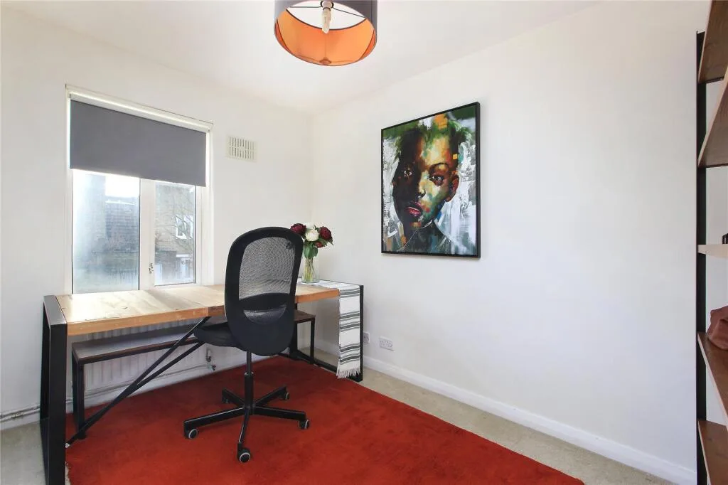 2 bedroom maisonette for rent