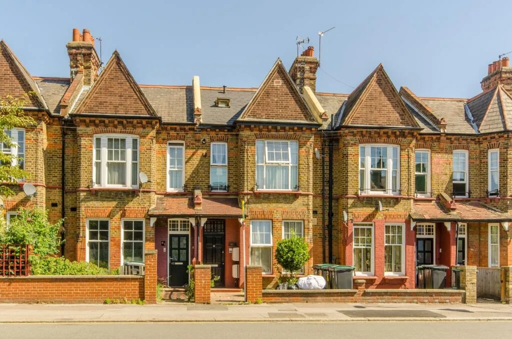 3 bedroom maisonette for rent