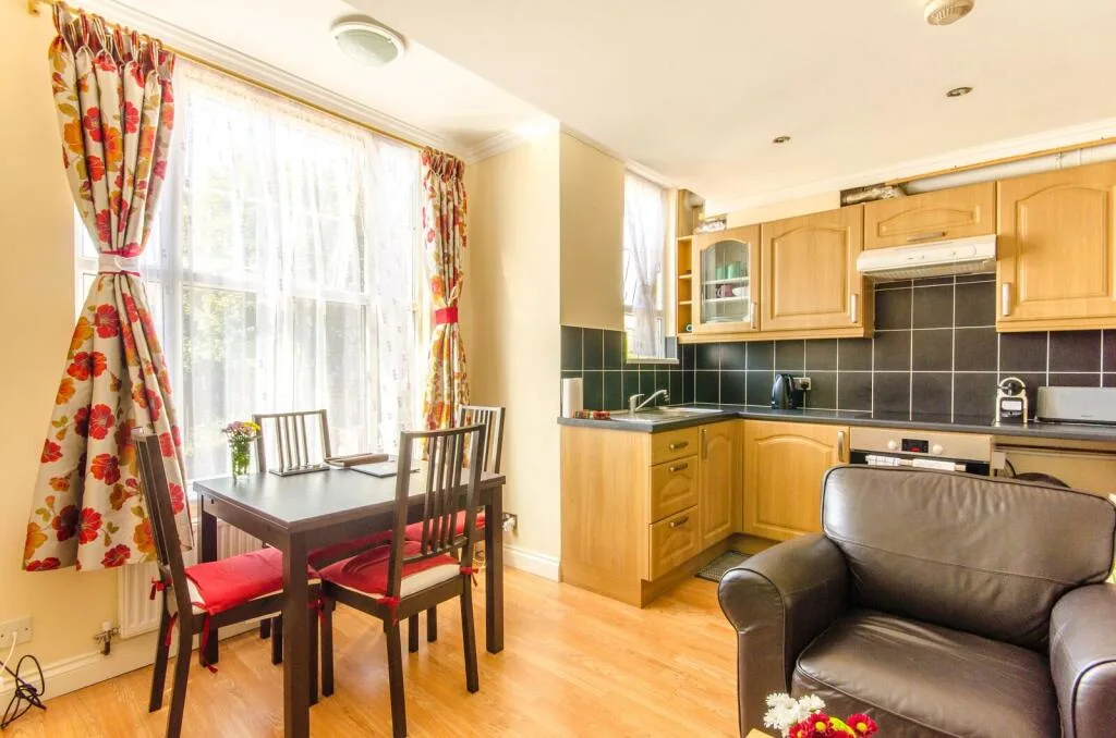 3 bedroom maisonette for rent