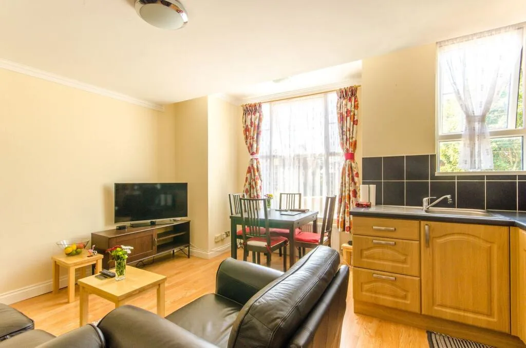 3 bedroom maisonette for rent