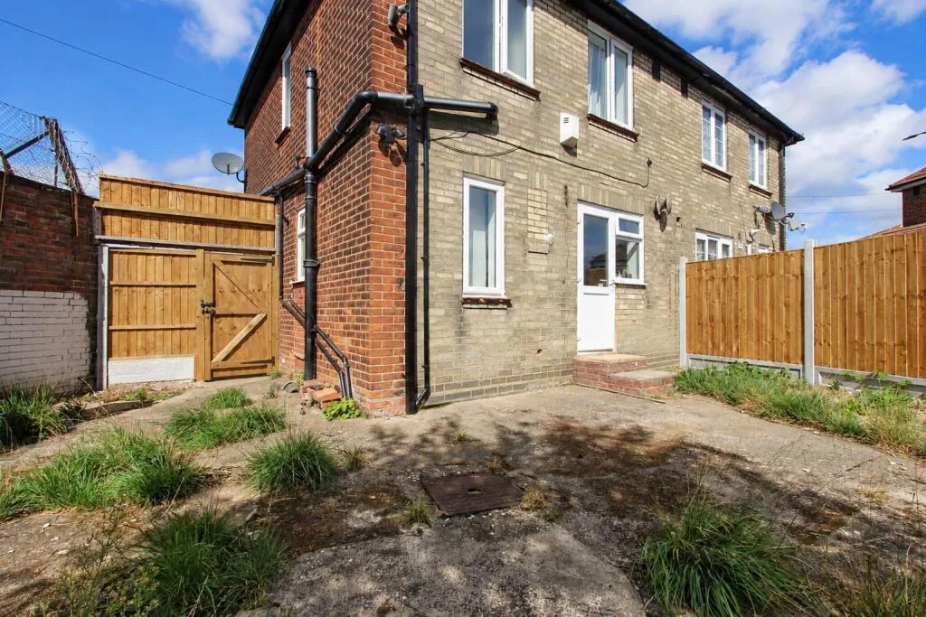 2 bedroom house for rent
