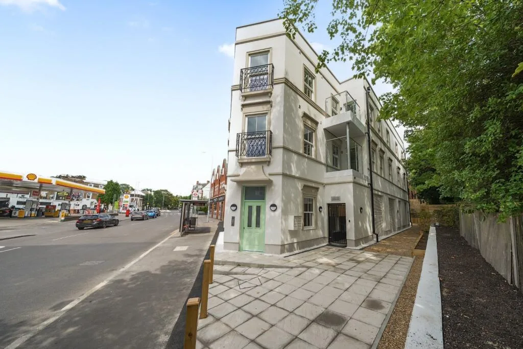 3 bedroom flat for rent