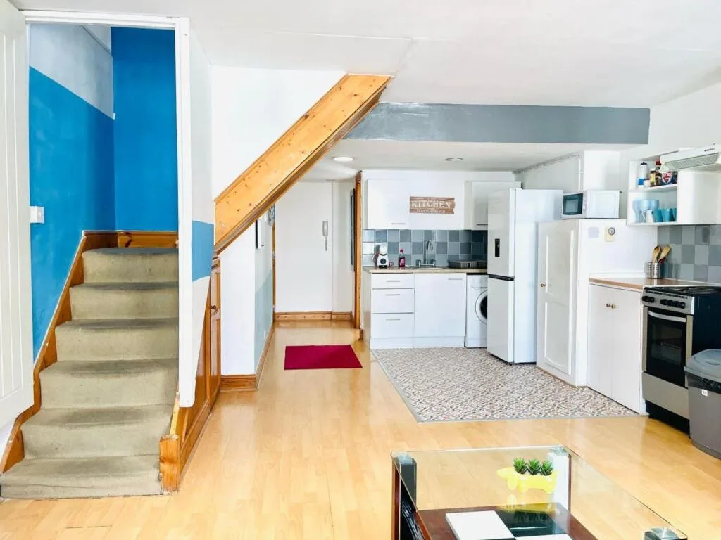 1 bedroom maisonette for rent