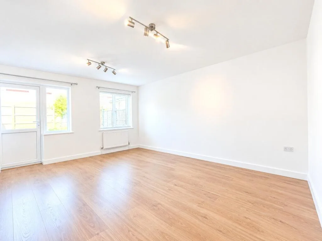 2 bedroom semi-detached house for rent