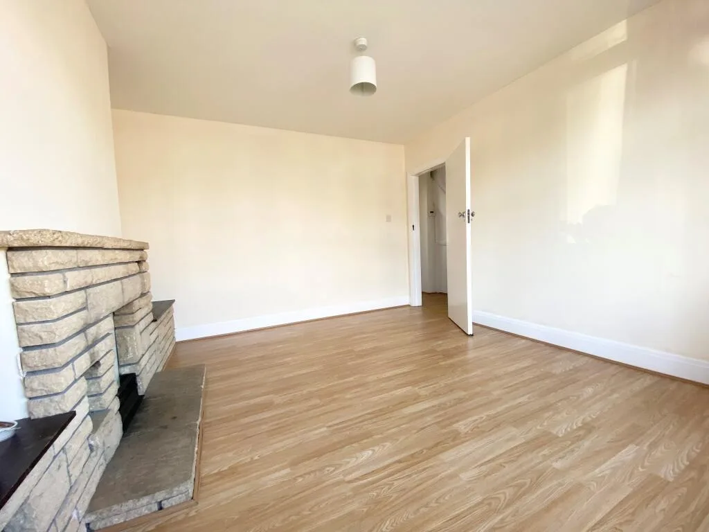 3 bedroom semi-detached house for rent