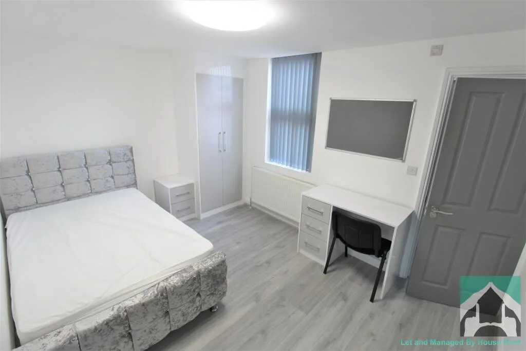 5 bedroom terraced house for rent