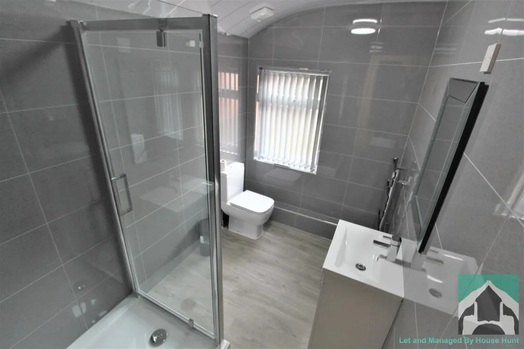 5 bedroom terraced house for rent