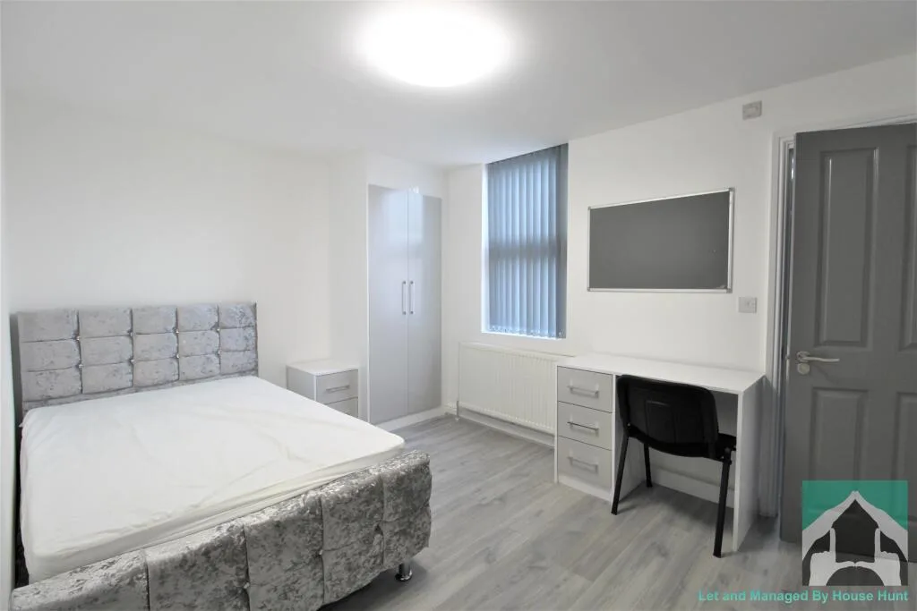 5 bedroom terraced house for rent