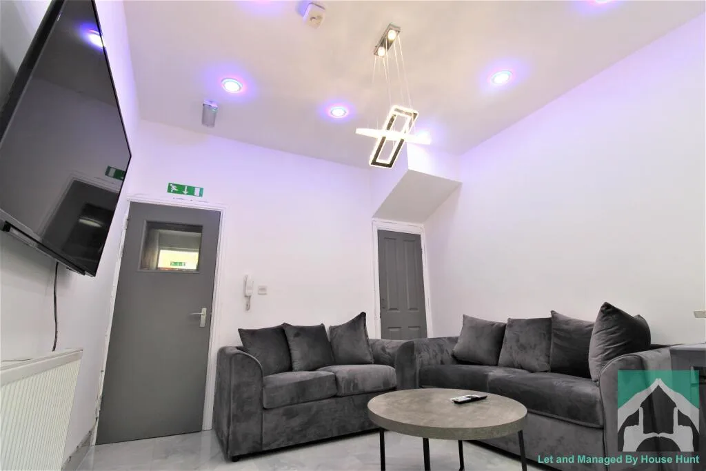 5 bedroom terraced house for rent