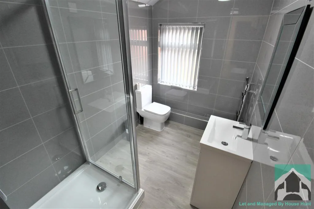 5 bedroom terraced house for rent