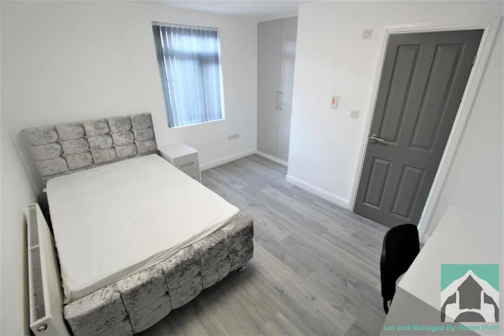 5 bedroom terraced house for rent