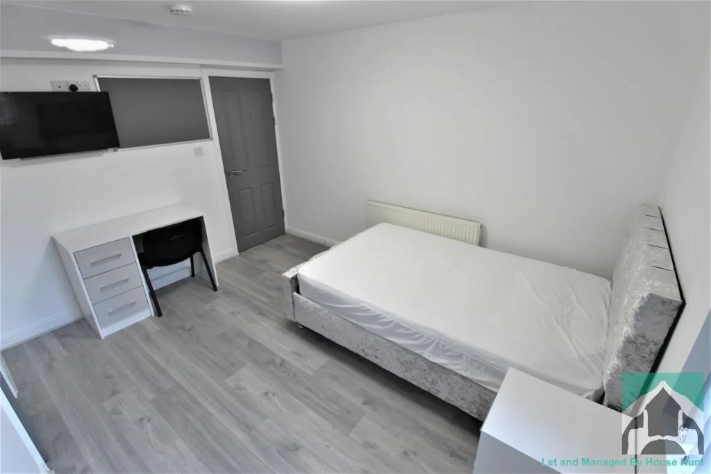 5 bedroom terraced house for rent