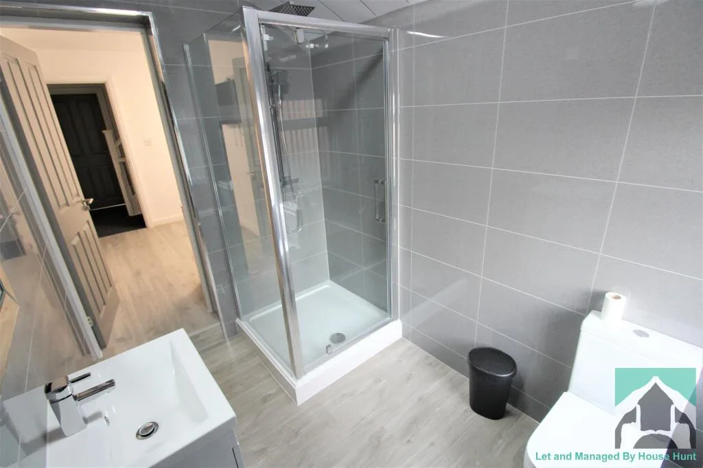 5 bedroom terraced house for rent