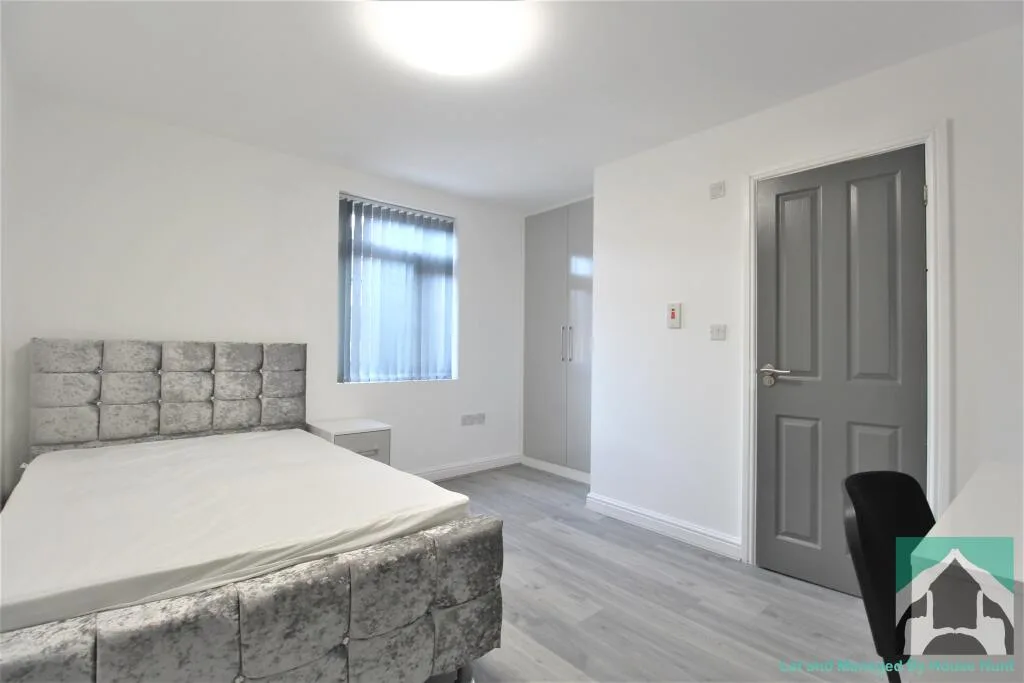 5 bedroom terraced house for rent