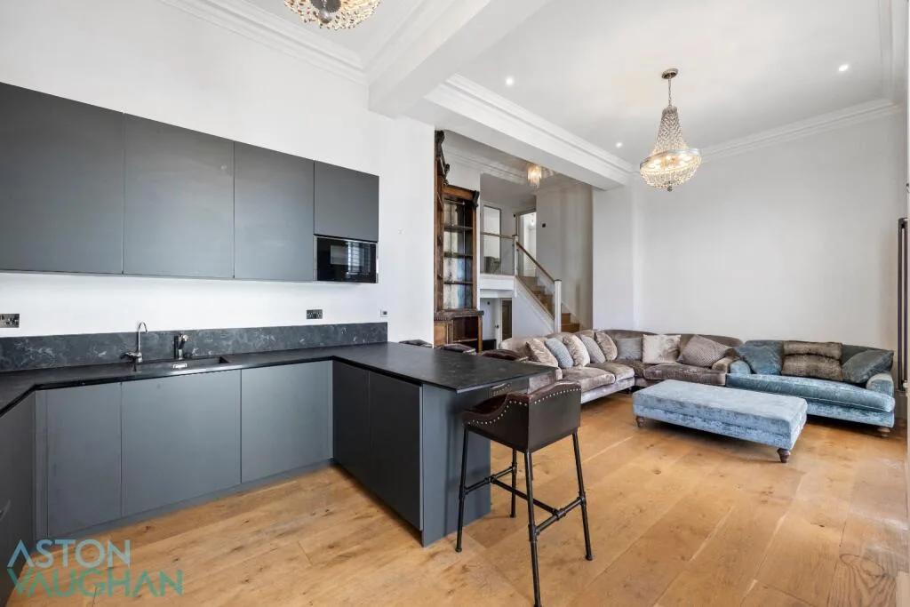 3 bedroom maisonette for rent