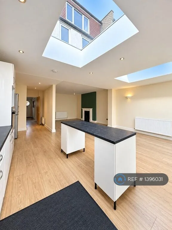 4 bedroom terraced house for rent