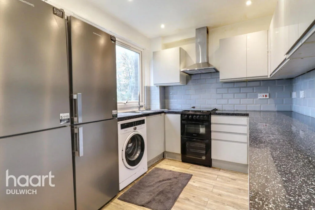 5 bedroom terraced house for rent