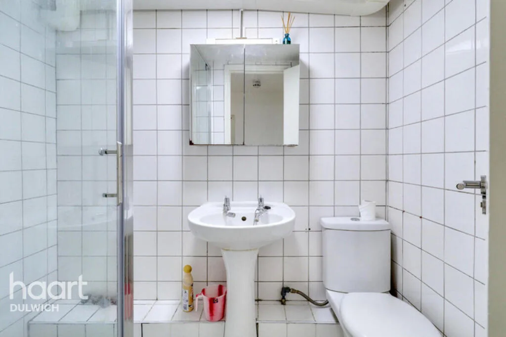 5 bedroom terraced house for rent