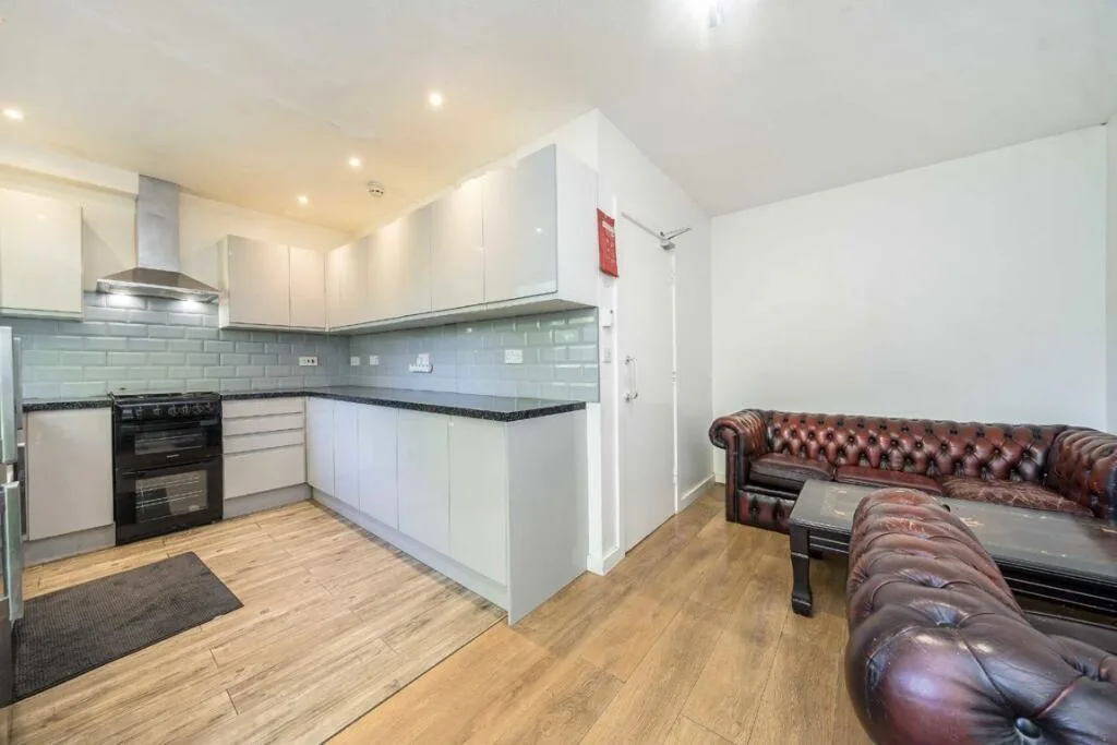 5 bedroom house for rent