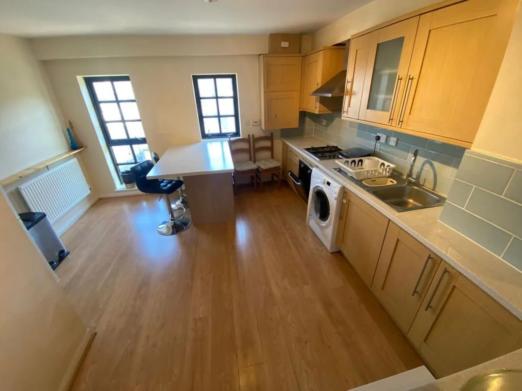 4 bedroom flat for rent