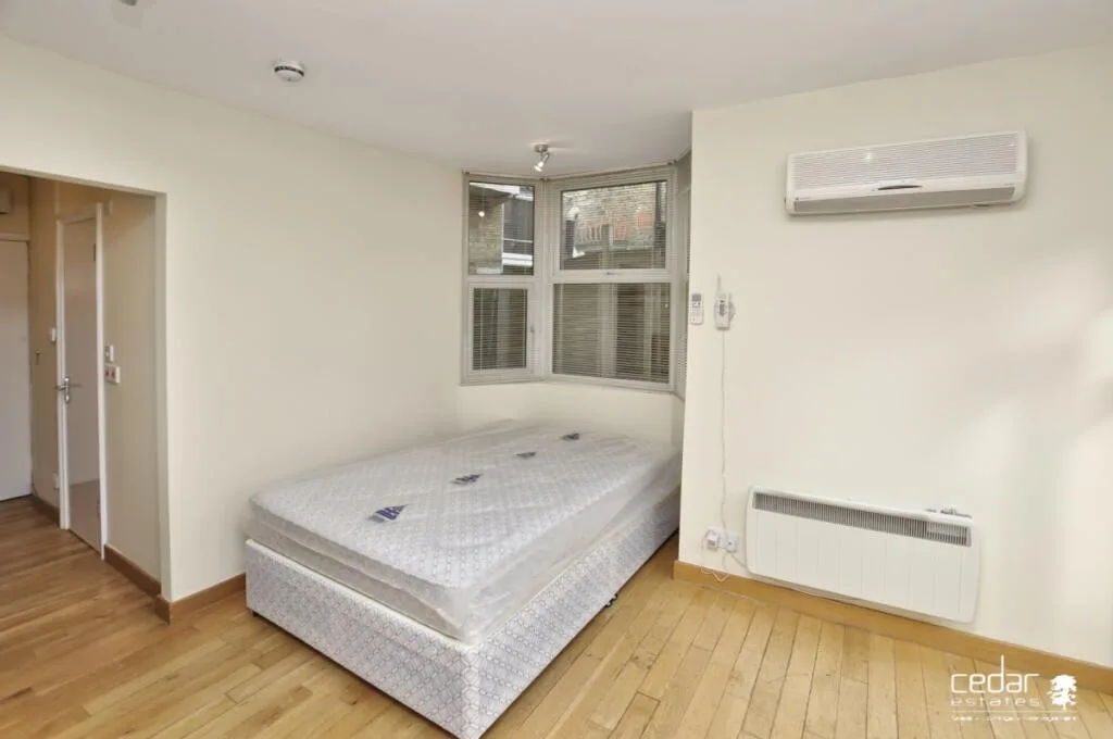 Studio flat for rent
